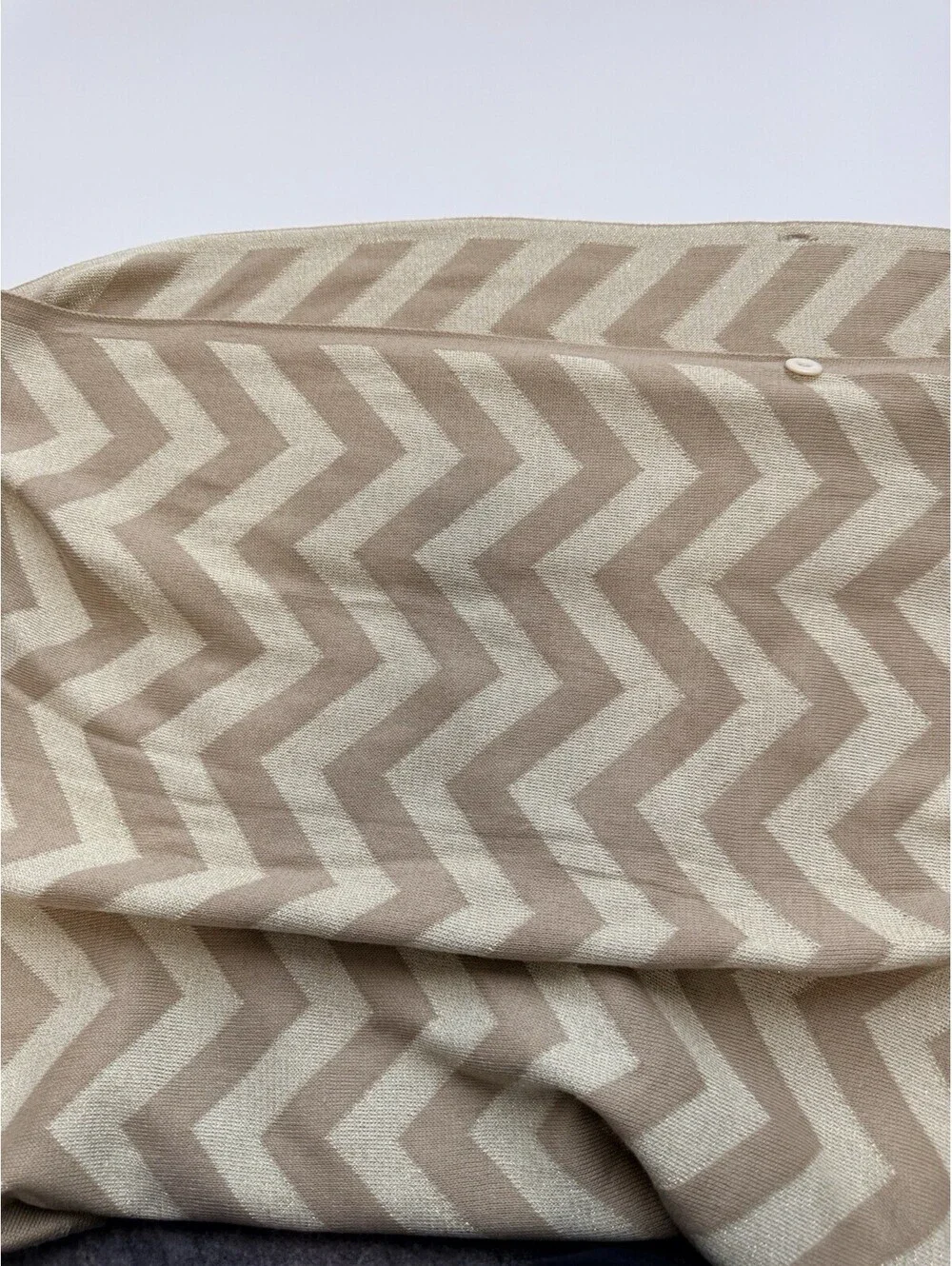 Women’s Chevron Knit Poncho Shawl Wrap Beige Gold One Size Lightweight NWT